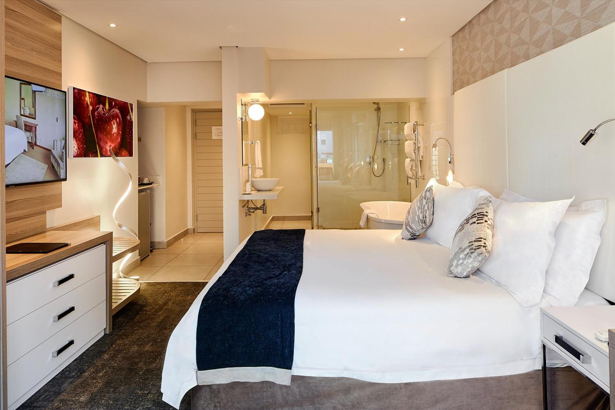 First Group Riviera Suites Kaapstad Buitenkant foto