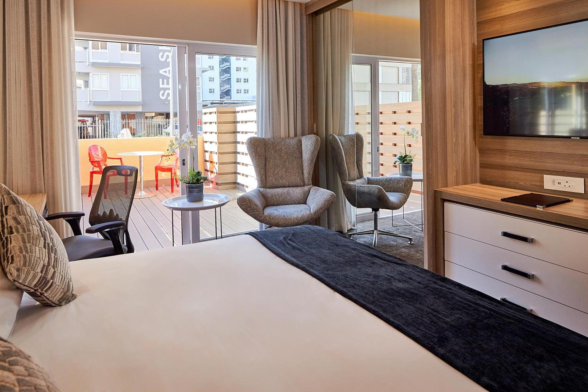 First Group Riviera Suites Kaapstad Buitenkant foto