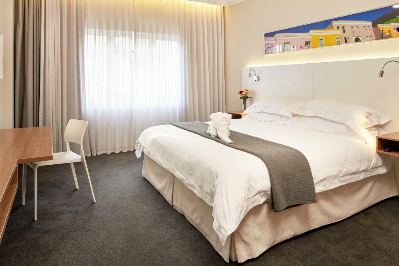 First Group Riviera Suites Kaapstad Buitenkant foto