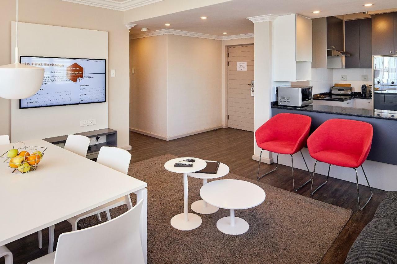 First Group Riviera Suites Kaapstad Buitenkant foto