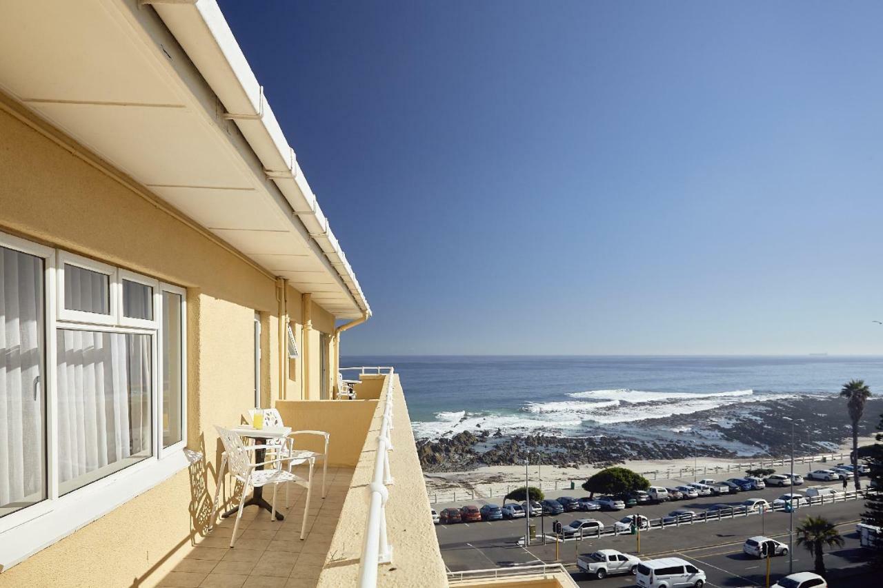 First Group Riviera Suites Kaapstad Buitenkant foto